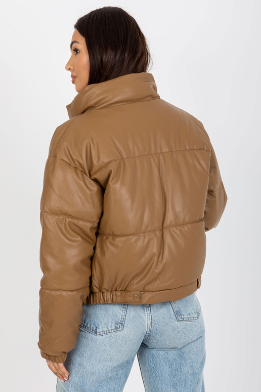 Kamelfarbene Daunenjacke aus Öko-Leder mit Taschen