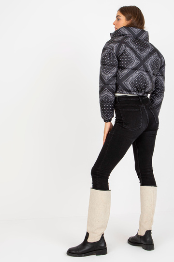 Melna raksta stepēta īsā...