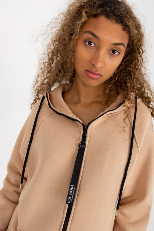 Bēša gara jaka pamata sporta krekls... Bēša gara jaka pamata sporta krekls...