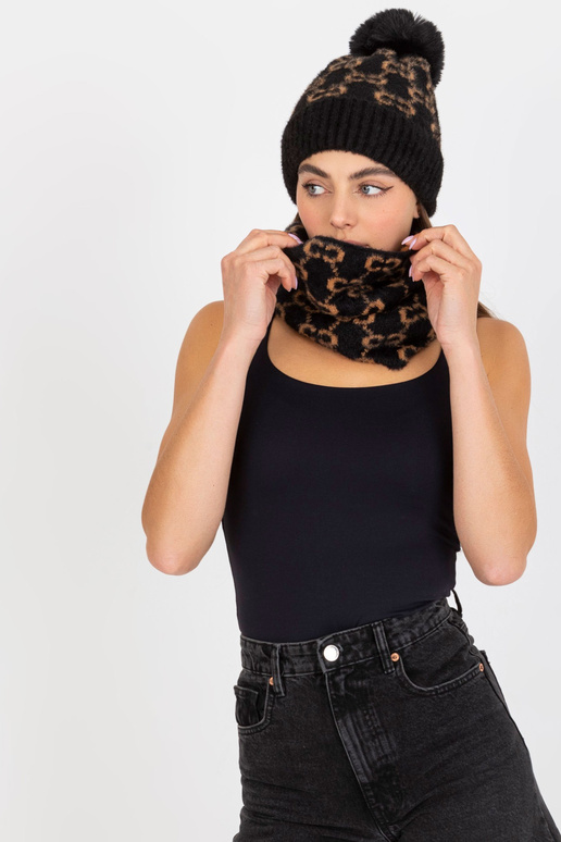 Melnā kamieļa sieviešu raksta skurstenis