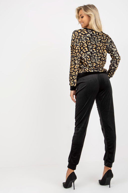 Set aus schwarzem und gelbem Velours...