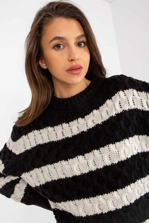 Schwarz-ecru gestrickter Lielizmēra...