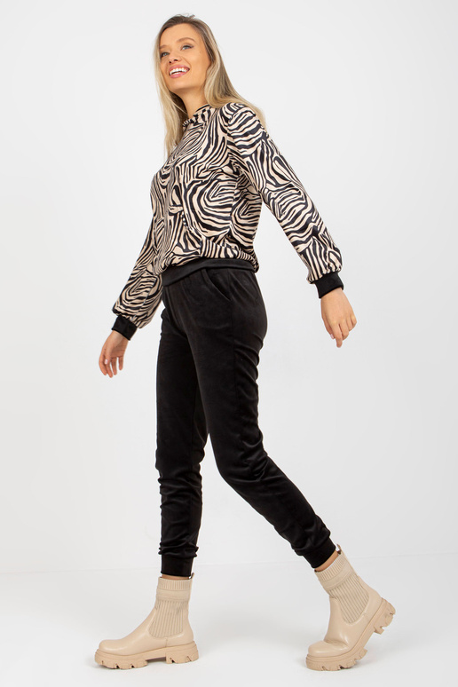 Bēša un melna velūra komplekts ar...