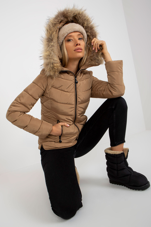 Kamieļu pārejas jaka ar kažokādu uz...