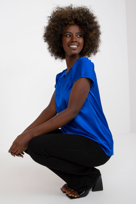 Tumši zila gluda blūze ar apaļu kakla... Tumši zila gluda blūze ar apaļu kakla...