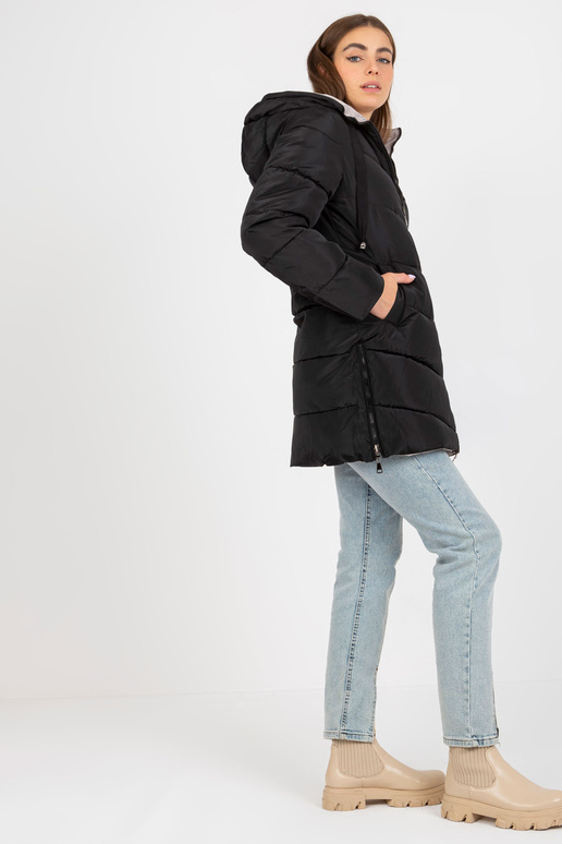 Melna un bēša abpusēja ziemas jaka ar... Melna un bēša abpusēja ziemas jaka ar...