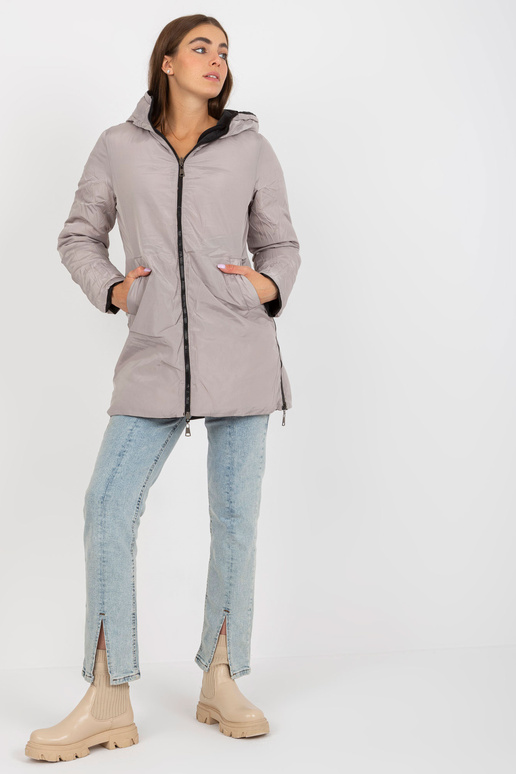 Melna un bēša abpusēja ziemas jaka ar... Melna un bēša abpusēja ziemas jaka ar...