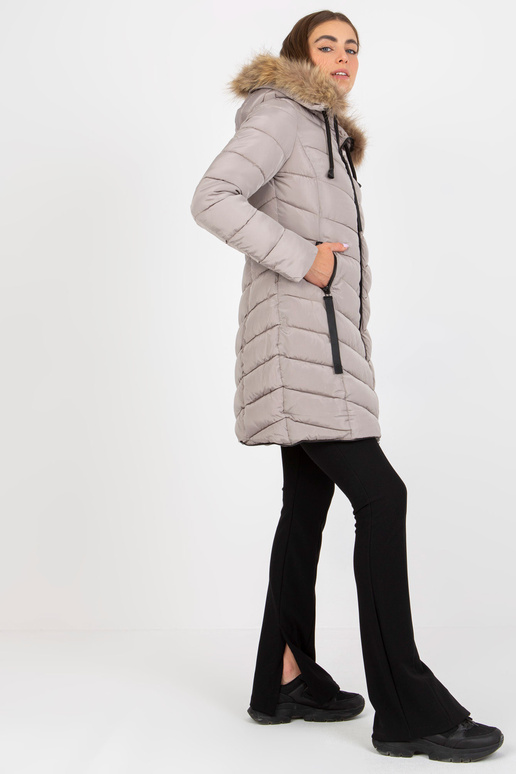 Tumši bēša stepēta ziemas jaka ar kapuci