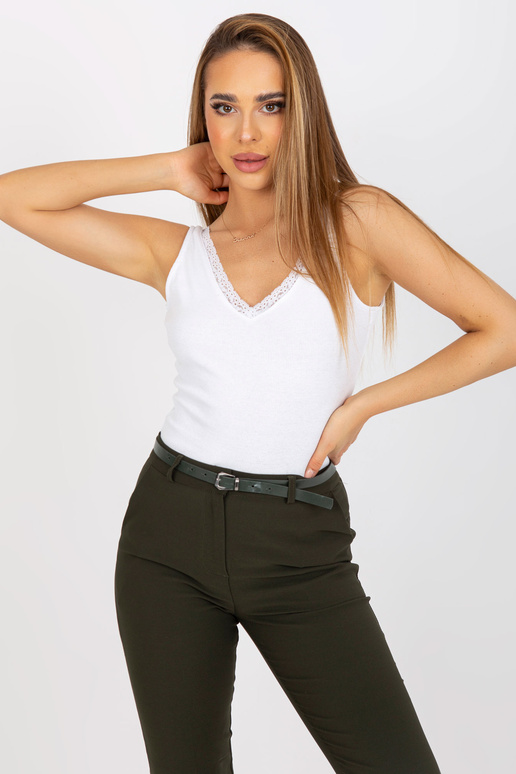 Balts rievotais pamattops ar mežģīnēm...