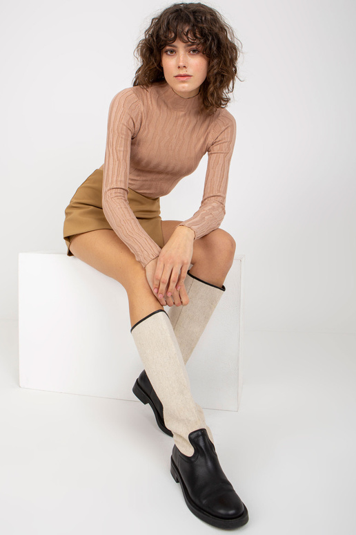 Tumši smilškrāsas pieguļošs īss...