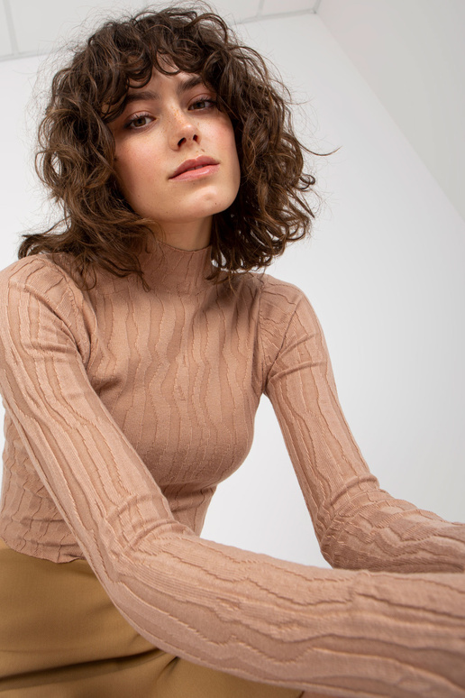 Tumši smilškrāsas pieguļošs īss...