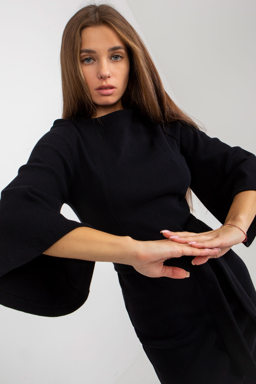 Melna rievota zīmuļkleita ar platām...