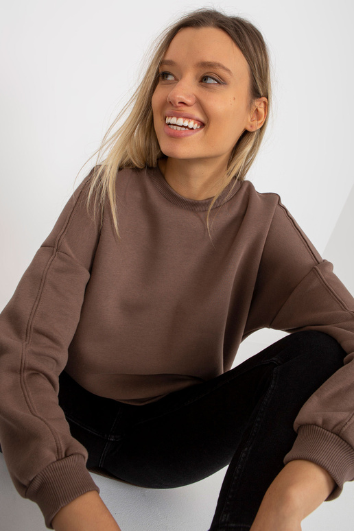 Brūns pamata sporta krekls ar apaļu...