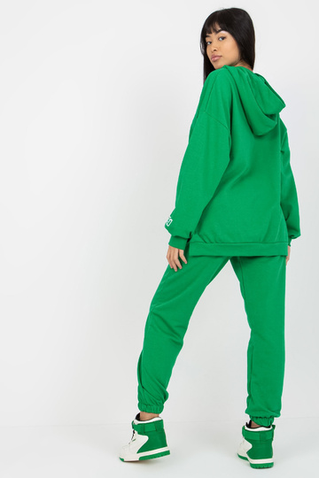 Zaļš divdaļīgs sporta tērpa... 2