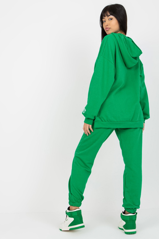 Zaļš divdaļīgs sporta tērpa komplekts...