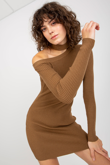 Gaiši brūna rievota kleita... 2