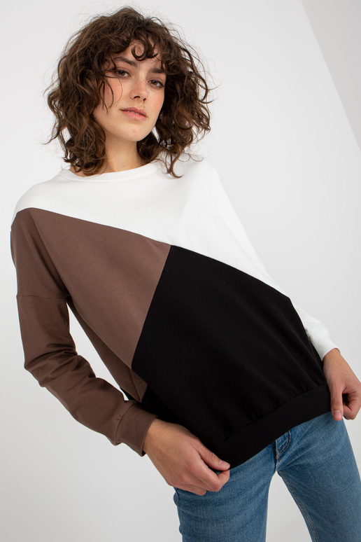 Balts un melns pamata sporta krekls...