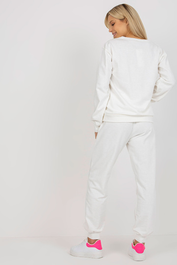 Ecru divdaļīgs sporta tērpa...