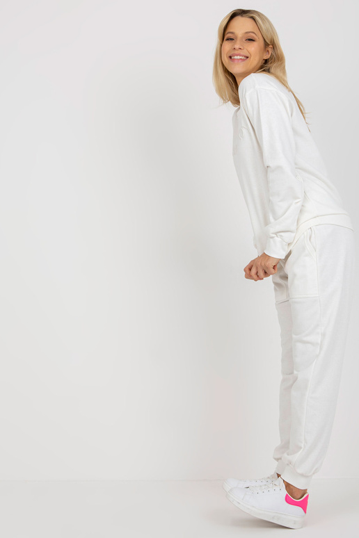 Ecru divdaļīgs sporta tērpa komplekts...