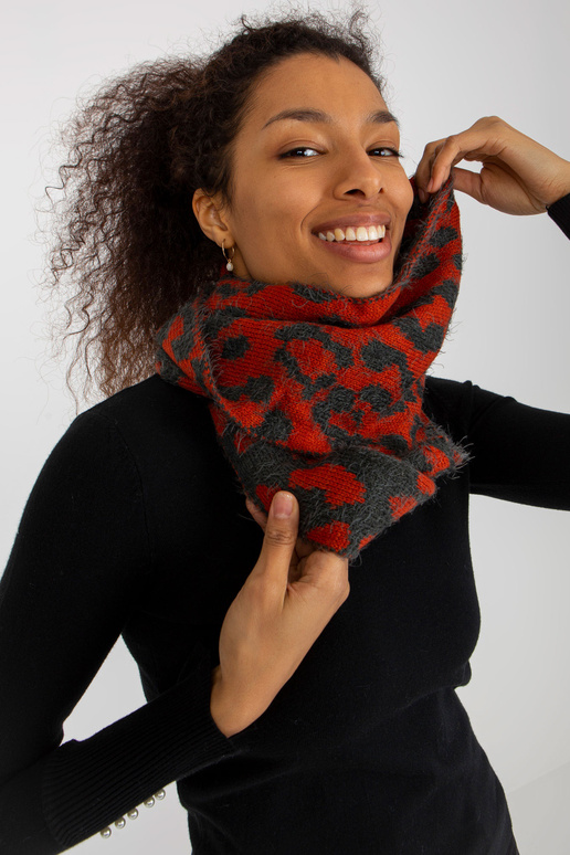 Pelēki oranžs ziemas skurstenis ar...