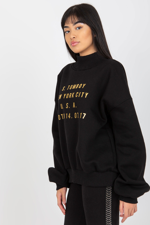 Melns sporta krekls ar apdruku un...