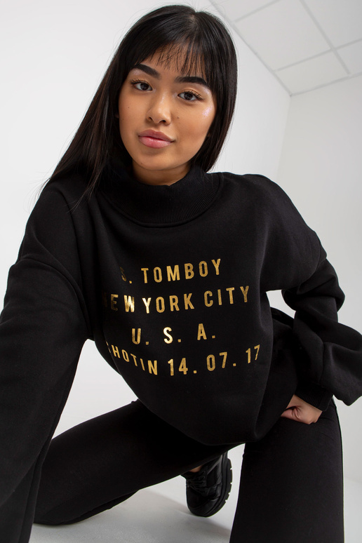 Melns sporta krekls ar apdruku un...