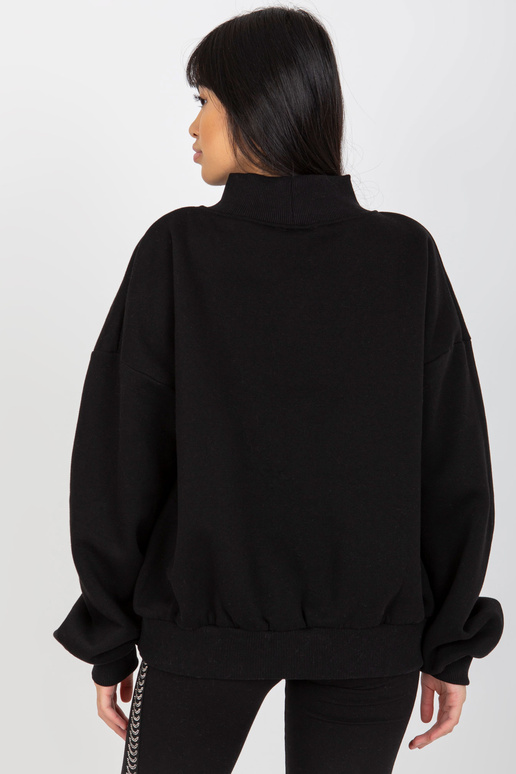 Melns sporta krekls ar apdruku un...