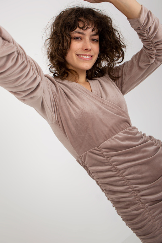 Sukienka-RP-SK-8199.01-ciemny bezowy