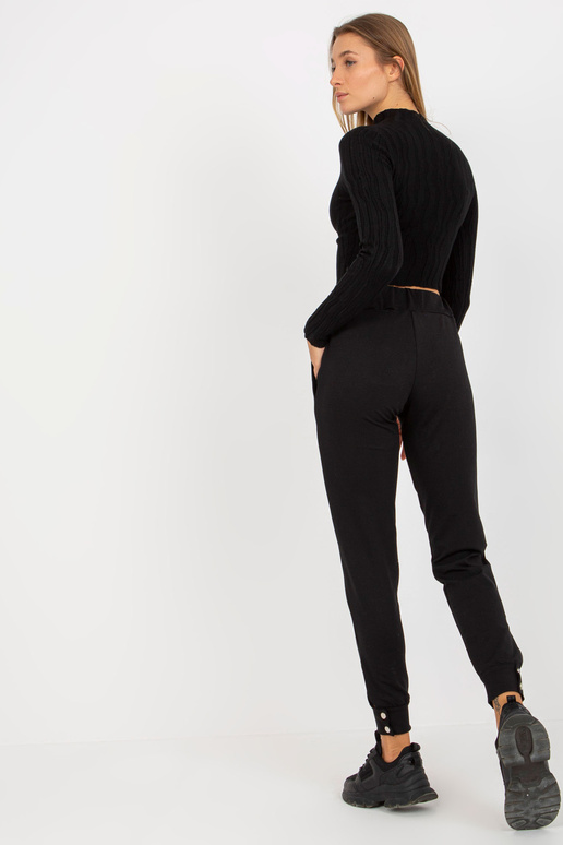 Melnas sieviešu treniņbikses bez... Melnas sieviešu treniņbikses bez...