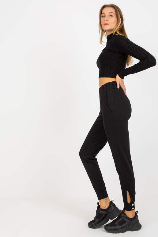 Melnas sieviešu treniņbikses bez... Melnas sieviešu treniņbikses bez...