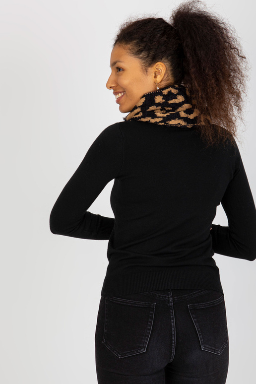 Melns un kamieļu ziemas skurstenis...