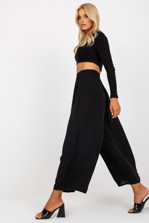 Melnas gaisīgas bikses ar platu...