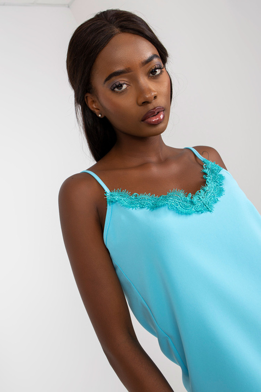 Zils gluds tops ar mežģīņu kakla...