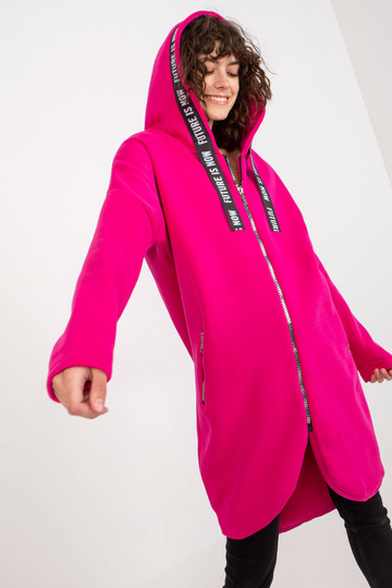 Fuksijas krāsas garais...