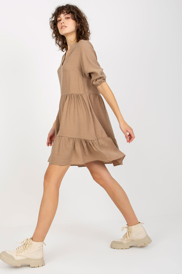 Tumši bēša, brīvi volāni... 2