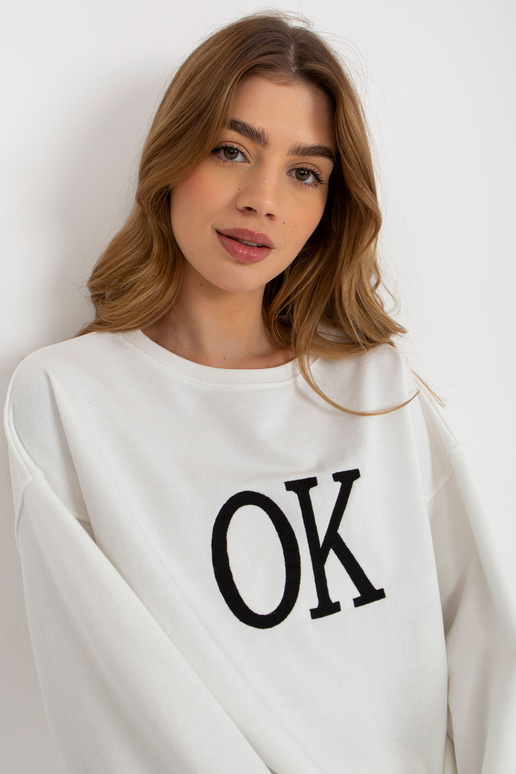 Balts brīvs oversize džemperis bez...