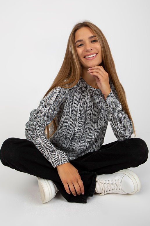 Melna sieviešu viskozes blūze ar apdruku Melna sieviešu viskozes blūze ar apdruku