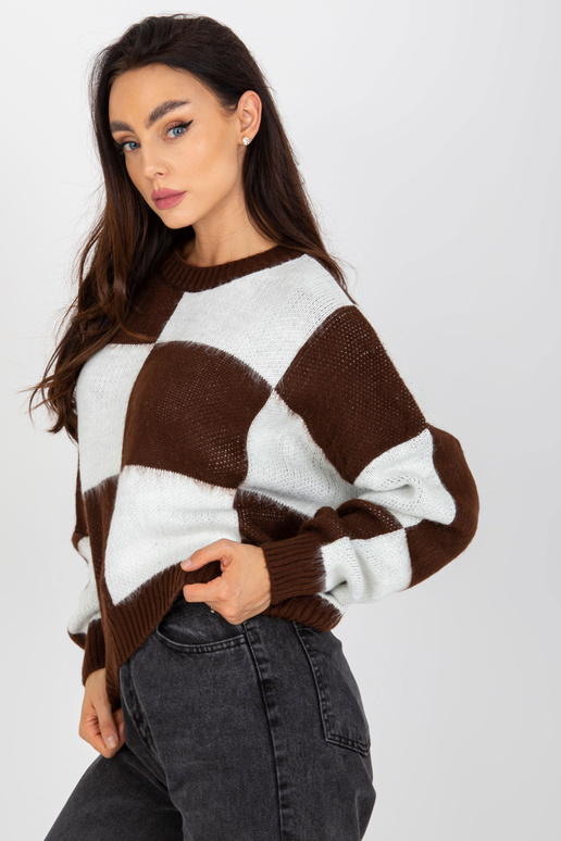 Brūns un balts brīvs klasisks...