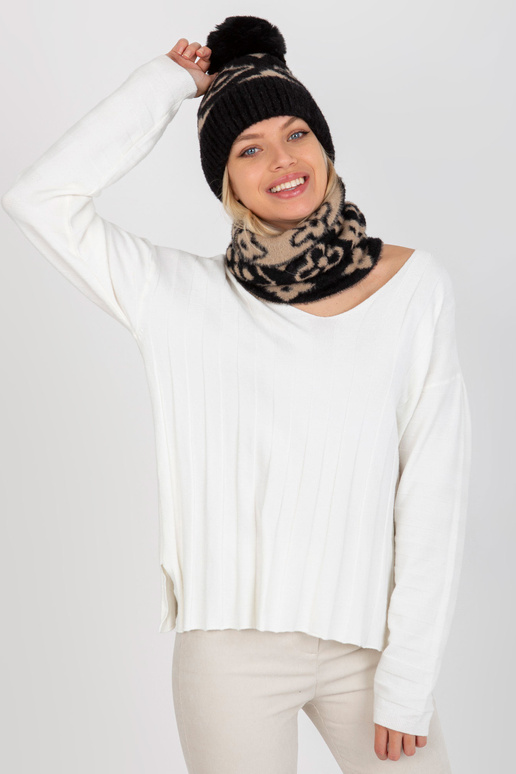 Melna un bēša sieviešu ziemas cepure...