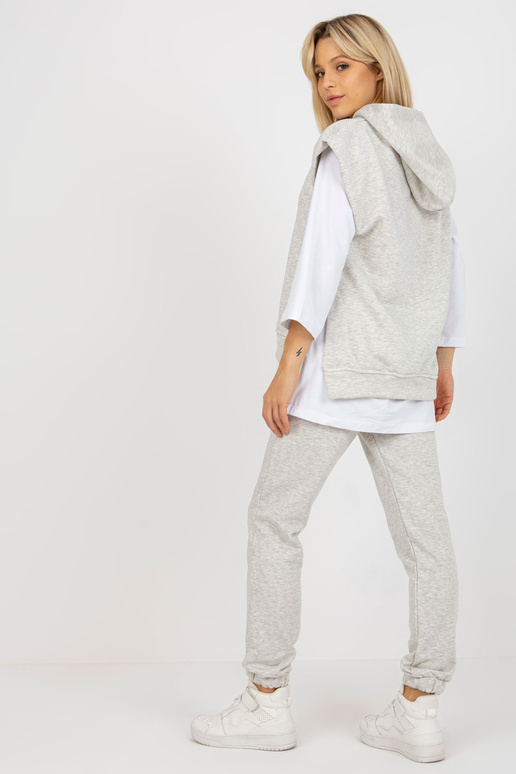 Gaiši pelēks trīsdaļīgs ikdienas...