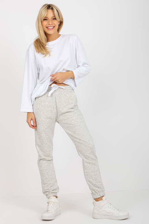 Gaiši pelēks trīsdaļīgs ikdienas...