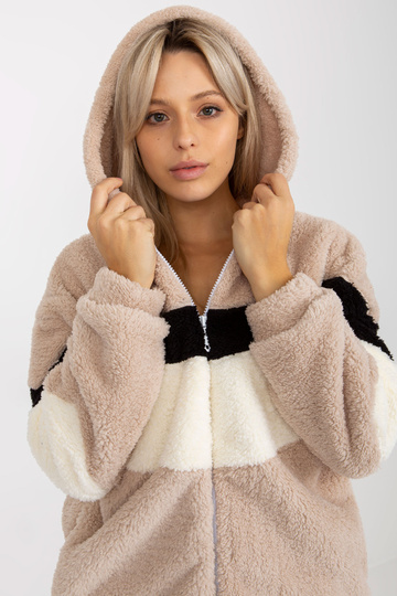 Bēša un melna jaka sporta... 2