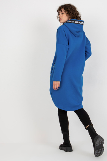 Tumši zils garš džemperis...