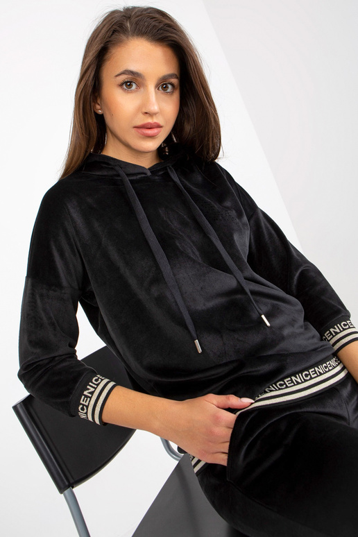 Schwarzes zweiteiliges Velours-Set...