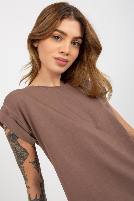 Brūns vienkrāsains pamata T-krekls...