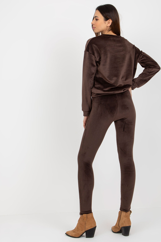 Tumši brūns sieviešu velūra komplekts...