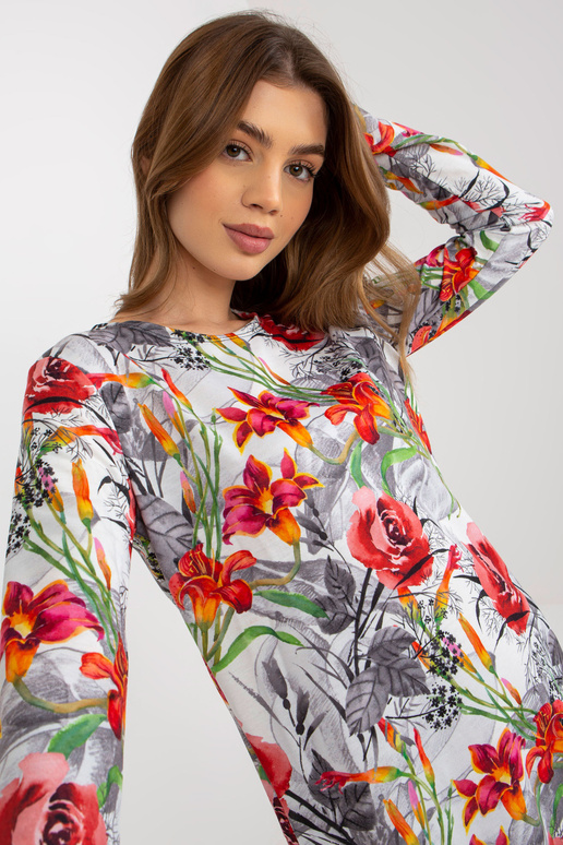 Balta un pelēka, brīva ziedu kleita...