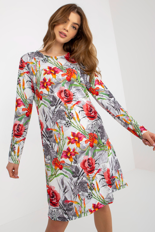 Balta un pelēka, brīva ziedu kleita...