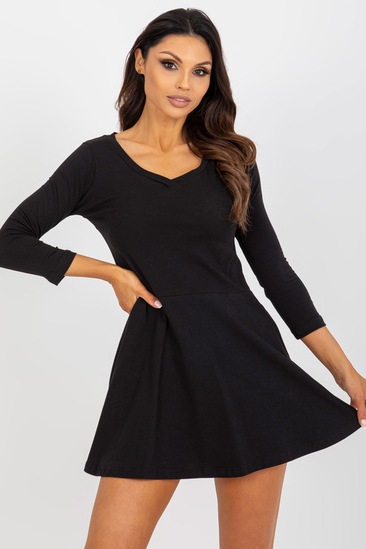 Melna, uzliesmota pamata mini kleita...