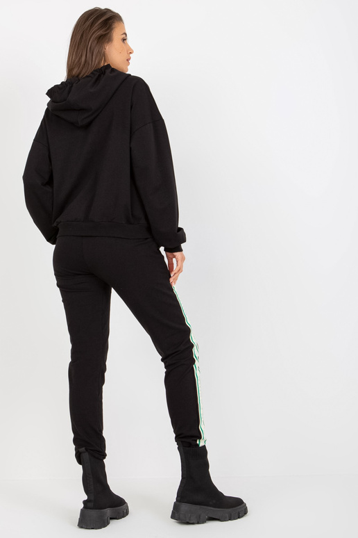 Freizeitset aus schwarzer Baumwolle...